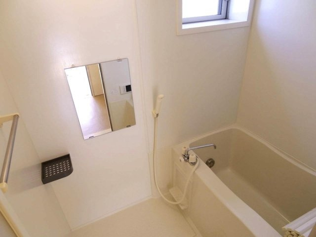 エスペランサ・カーサの浴室|浴室（小窓付き）