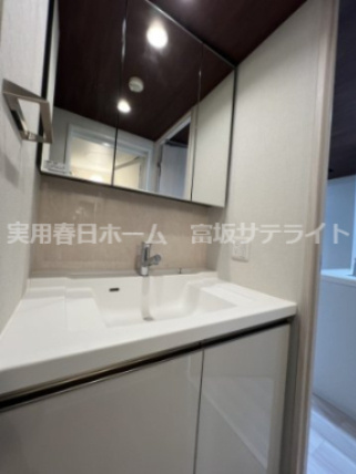もちろん洗面所の照明の色や明るさも変えられます