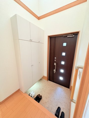 京地3丁目一戸建の玄関|ゆったりとした玄関です