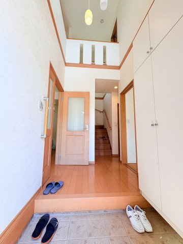京地3丁目一戸建の玄関|シンプルで使いやすい玄関です