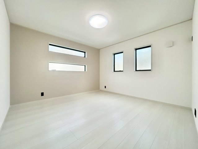 板橋区栄町　新築戸建の洋室|全居室6帖超のゆとりある、お部屋です！

現地ご見学希望・資料請求などお気軽にお問い合わせ下さい！
03-5990-5201