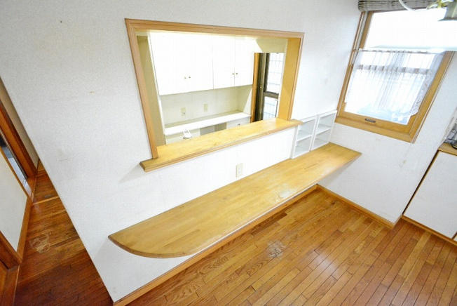 【キッチン】 | ふじみ野市中丸2丁目　中古一戸建住宅　(ふじみ野店) | 配膳や後片付け、ちょっとした書き物に便利なカウンター付。