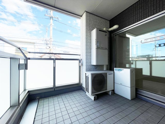 アタケイグレックビルのバルコニー