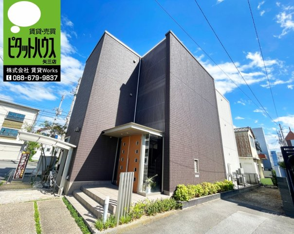 アタケイグレックビルの外観