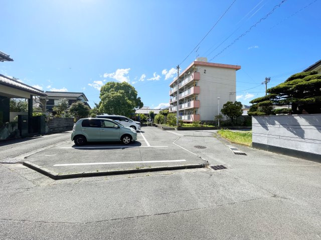 アタケイグレックビルの駐車場