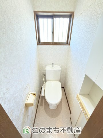 宇都宮市御幸町12-26　中古戸建のトイレ|小窓から換気ができて清潔なトイレスペース☆