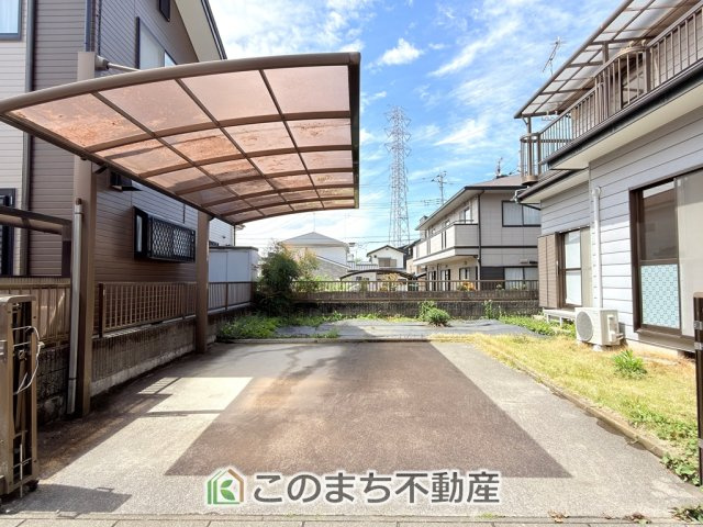 宇都宮市御幸町12-26　中古戸建の駐車場|カーポート用意しています。