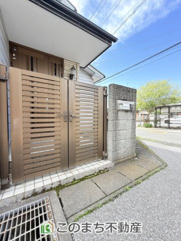 宇都宮市御幸町12-26　中古戸建の玄関