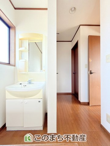 宇都宮市御幸町12-26　中古戸建の独立洗面台|２階にも洗面ございます。