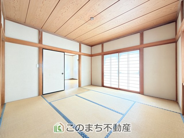 宇都宮市御幸町12-26　中古戸建の和室|日差しが差し込む広い和室ございます。
