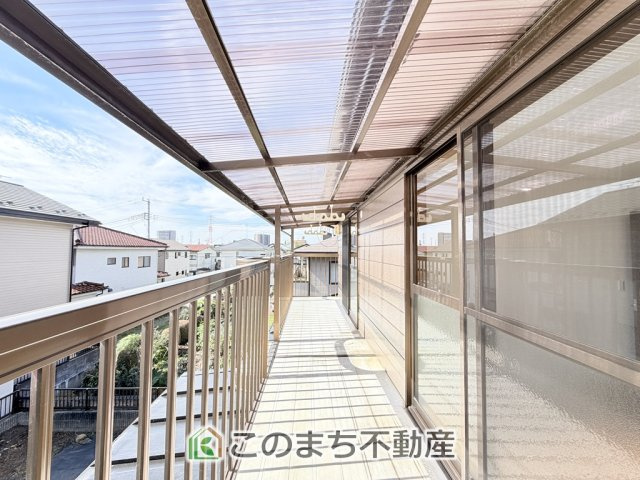 宇都宮市御幸町12-26　中古戸建のバルコニー|南向きの大型バルコニーは陽当り良好で、たっぷりのお洗濯物もよく乾きます！
さらにインナーバルコニー風なので雨の日でも安心してお出かけできますね♪
