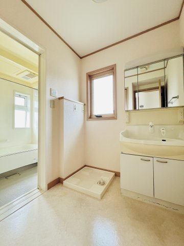 前橋市箱田町の独立洗面台|2階にある洗面脱衣所は、朝の準備もスムーズに♪