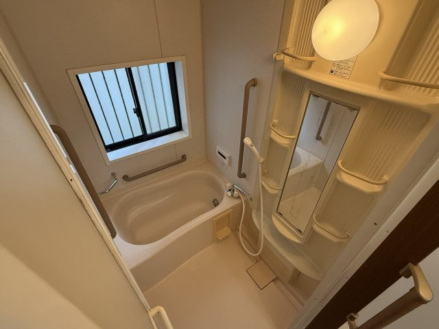 西舞子8丁目戸建の浴室