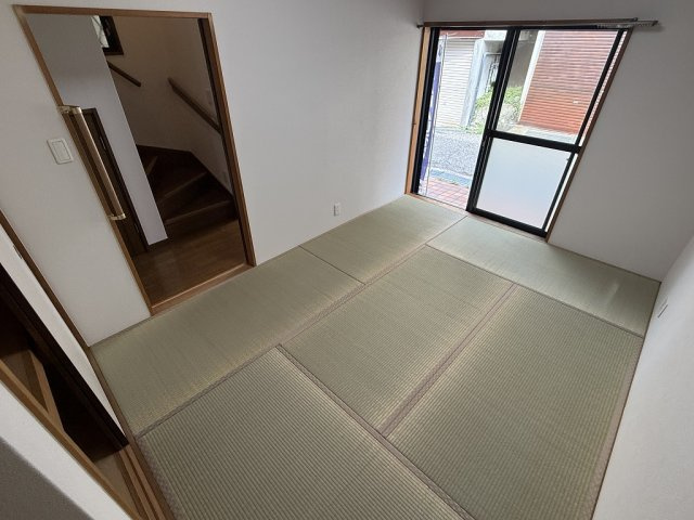 西舞子8丁目戸建の和室