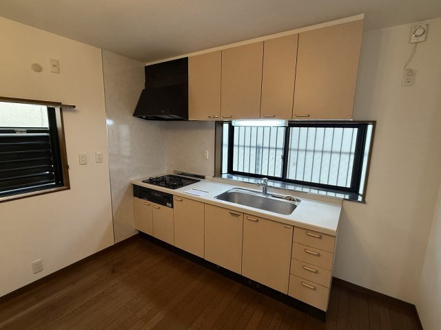 西舞子8丁目戸建のキッチン