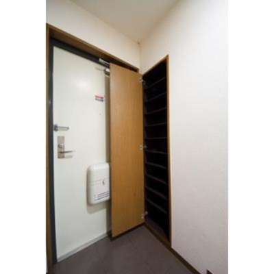 【玄関】 | コーボック国領 | ※写真は同タイプ住戸です。