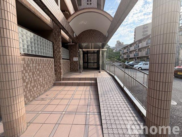 ラミュール北春日丘のエントランス|毎日通るエントランスはこのようになっています