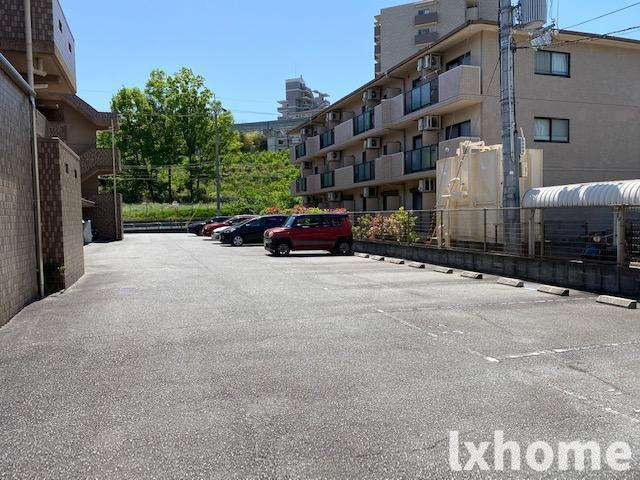 ラミュール北春日丘の駐車場|駐車スペースもあります