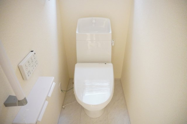 越谷市伊原2丁目 新築分譲住宅のトイレ|1階
