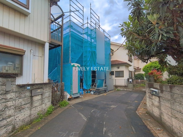 越谷市伊原2丁目 新築分譲住宅の前面道路含む現地写真
