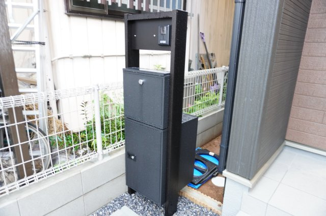 越谷市伊原2丁目 新築分譲住宅の設備|インターホン機能・宅配BOX付き門柱