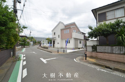 【前面道路含む現地写真】 | 綾瀬市寺尾釜田3丁目 新築戸建て 全1棟【仲介手数料無料】
