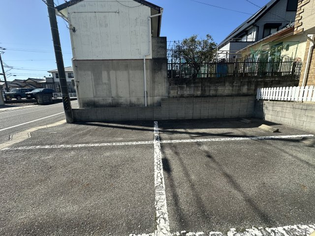 アヴニールYMの駐車場