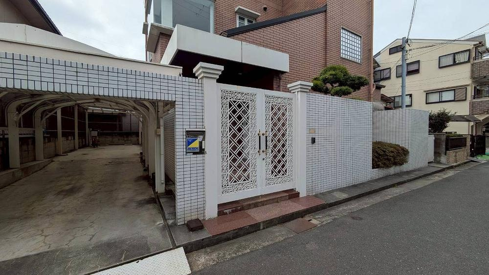 石津東町　中古一戸建ての玄関|■物件内覧・資金計画相談・住宅ローン相談、リフォーム相談、お問合せ受付中■
※当日・翌日のご内覧、ご相談はお電話でのお問合せがスムーズです！