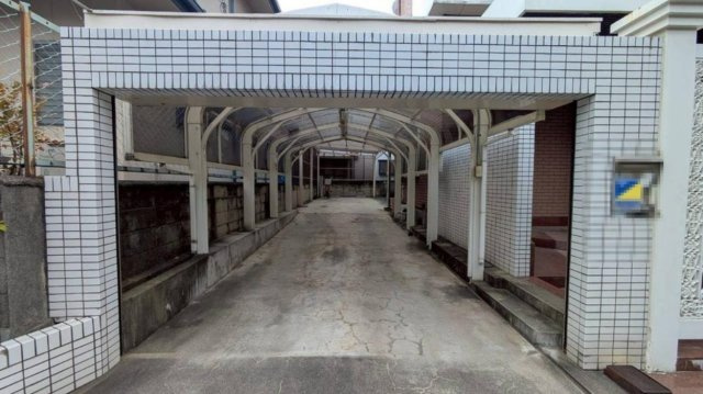 石津東町　中古一戸建ての駐車場|■物件内覧・資金計画相談・住宅ローン相談、リフォーム相談、お問合せ受付中■
※当日・翌日のご内覧、ご相談はお電話でのお問合せがスムーズです！