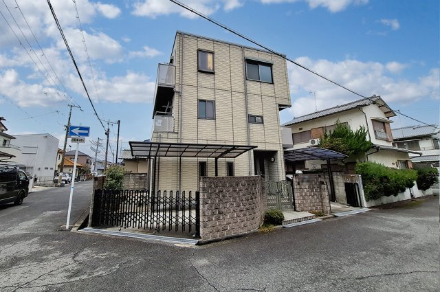 岸和田市宮前町の外観|前面道路を含む外観