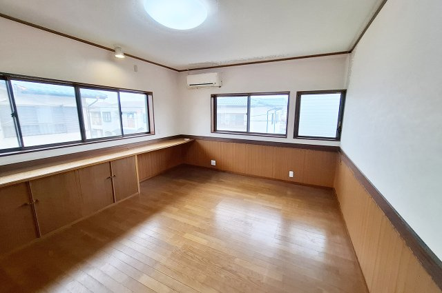 岸和田市東ケ丘町の寝室|洋室2