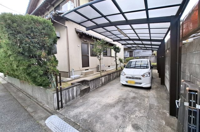 岸和田市東ケ丘町の駐車場|駐車スペース