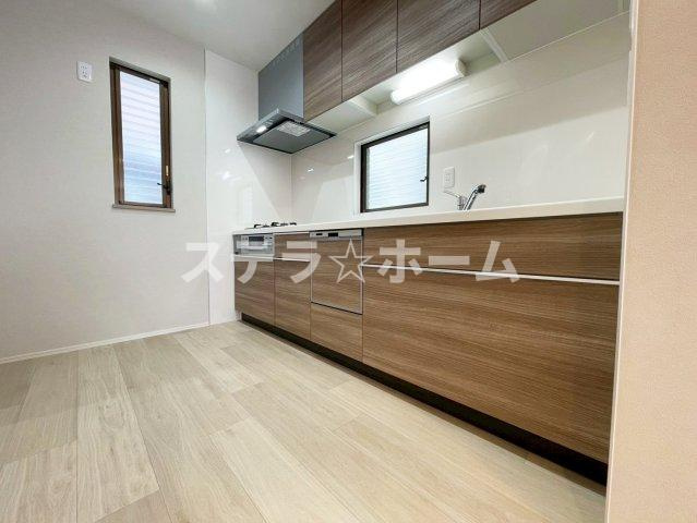 大池2 中古戸建の居間・リビング|使いやすいリビングです