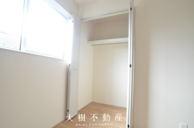 【洋室】 | 海老名市国分寺台５丁目　新築戸建て　全１棟【仲介手数料無料】 | 2階　洋室3（5.25帖）クローゼット