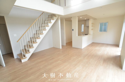 【居間・リビング】 | 海老名市国分寺台５丁目　新築戸建て　全１棟【仲介手数料無料】