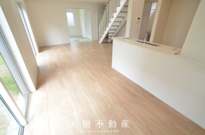 【居間・リビング】 | 海老名市国分寺台５丁目　新築戸建て　全１棟【仲介手数料無料】