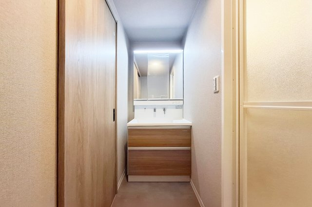 ジュネス楠台の独立洗面台|洗面室：洗面化粧台を新調済み。