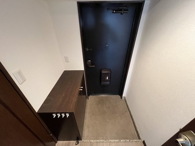 南甲子園ハイツの玄関