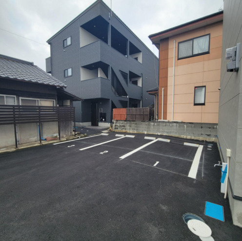 レガリア西町の駐車場