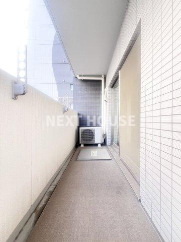パークフラッツ野田阪神駅前のバルコニー