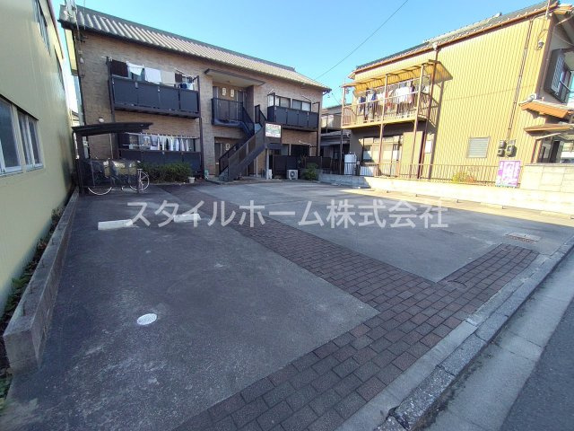 ブリス南島の駐車場