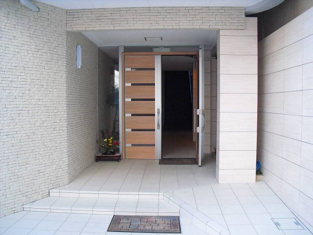 井上マンションのエントランス|清潔なエントランスです