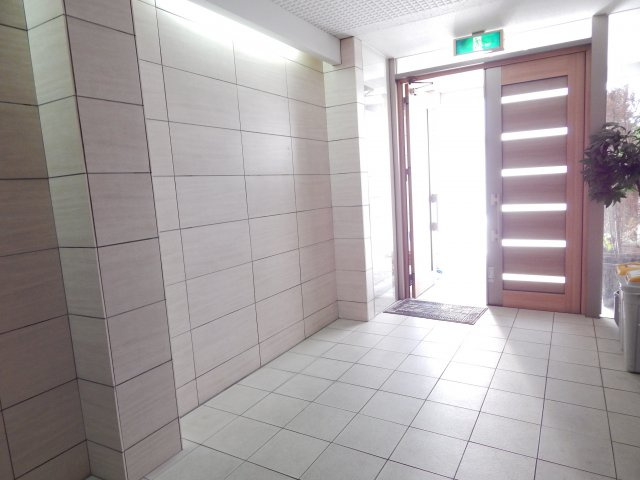 井上マンションのエントランス|毎日通るエントランスはこのようになっています