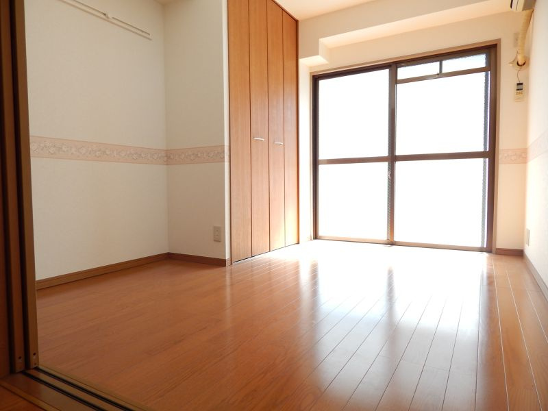 井上マンションの洋室|きれいな洋室です
