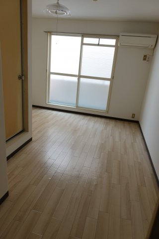 清水丘マンションの子供部屋|洋室