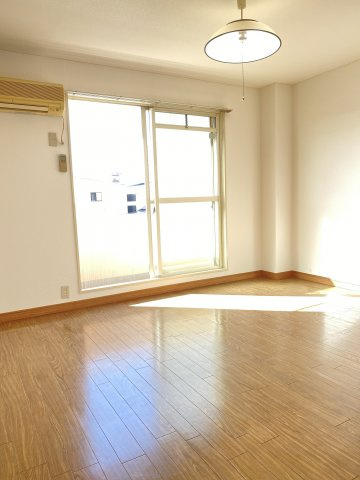 清水丘マンションの洋室|落ち着いた色調の洋室です