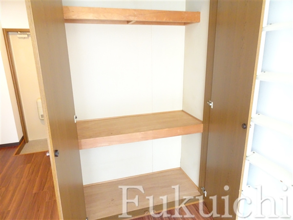 アネックス鷹番の収納