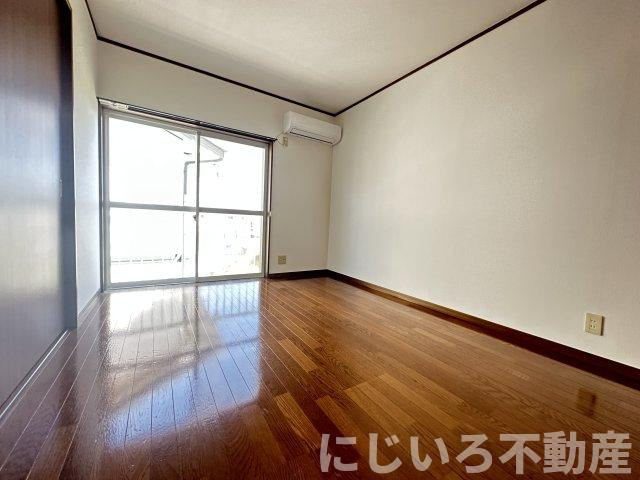 YBハウスの居間・リビング
