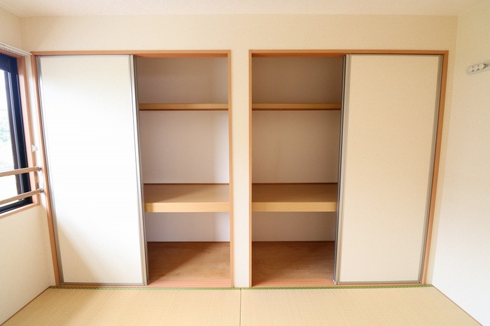 エスコルタ新町 Bの収納|押し入れ
