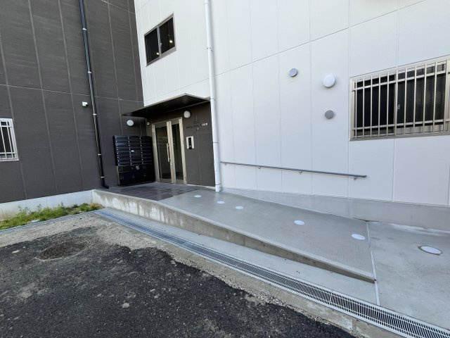 アルカンシェルコート緑橋のエントランス